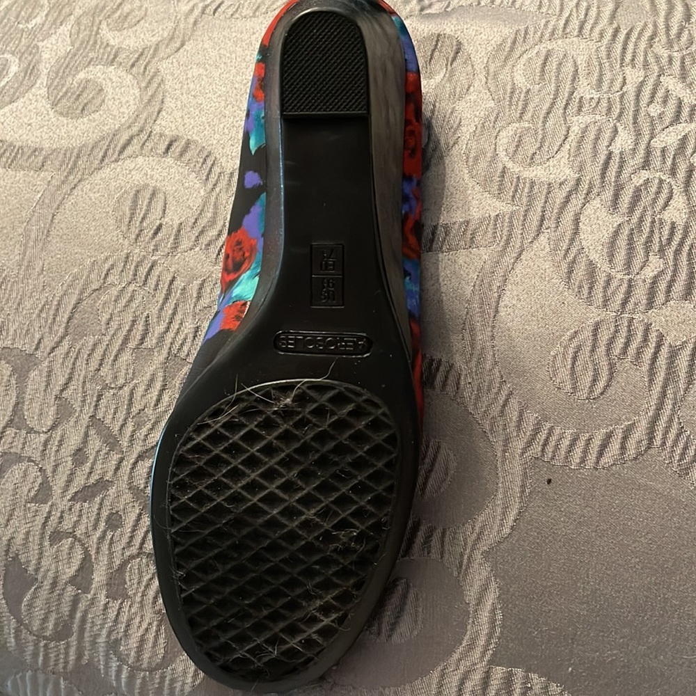 Shoes - Picture 3 of 3
